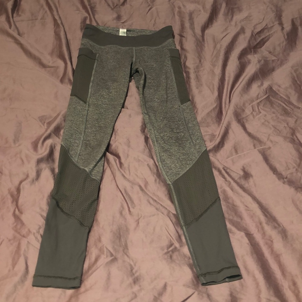 Kids gray ivivva leggings with pockets